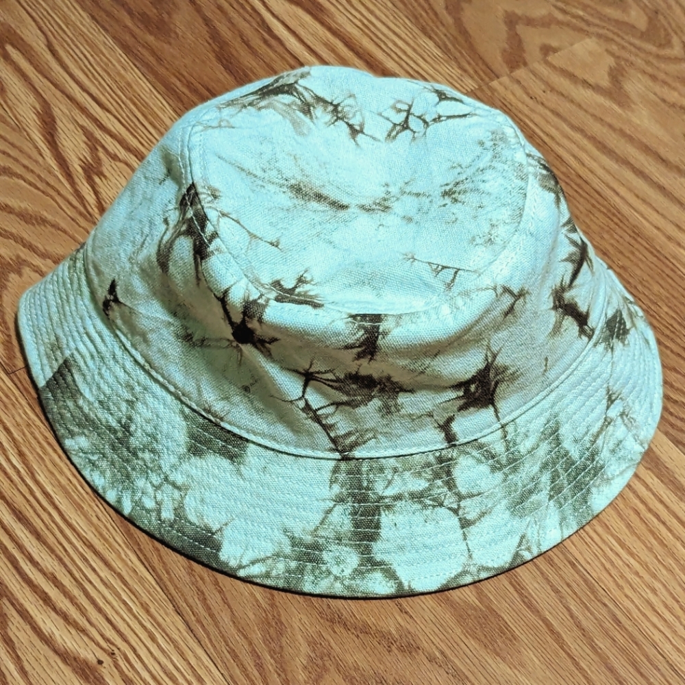 MadeWell tie dye bucket hat
